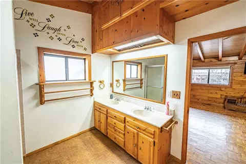 Bath - 1405 E Devlin Ave, Kingman, AZ 86409 photo 4 of 4