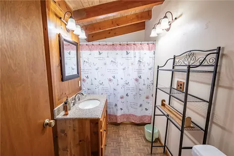Bath - 1405 E Devlin Ave, Kingman, AZ 86409 photo 1 of 4