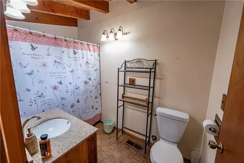 Bath - 1405 E Devlin Ave, Kingman, AZ 86409 photo 2 of 4