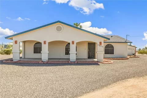 5800 W Crystal Dr, Golden Valley, AZ 86413