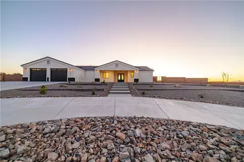 2393 Iroquois Dr, Kingman, AZ 86401