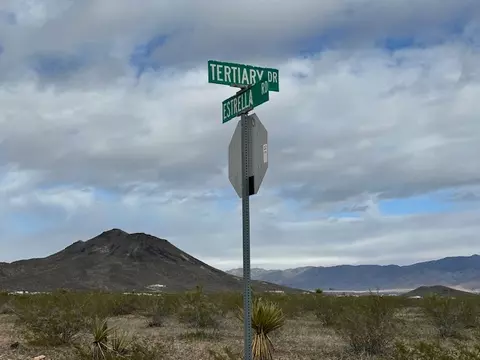 7470 W Tertiary Dr, Golden Valley, AZ 86413