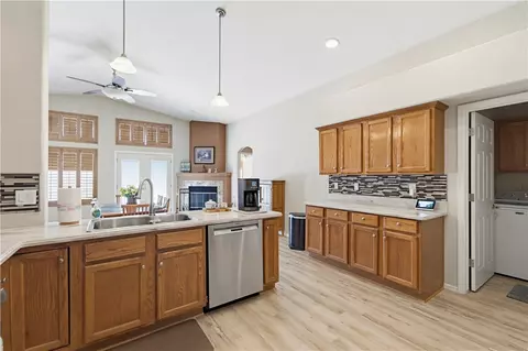 Kitchen - 3932 E Ames Ave, Kingman, AZ 86409 photo 3 of 4