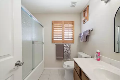 Bath - 3932 E Ames Ave, Kingman, AZ 86409 photo 2 of 5