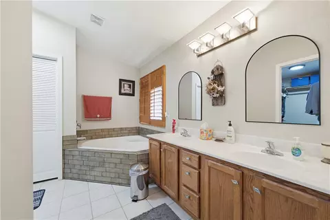 Bath - 3932 E Ames Ave, Kingman, AZ 86409 photo 3 of 5