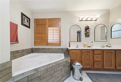 Bath - 3932 E Ames Ave, Kingman, AZ 86409 photo 5 of 5