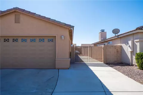 Exterior - 3932 E Ames Ave, Kingman, AZ 86409 photo 4 of 10