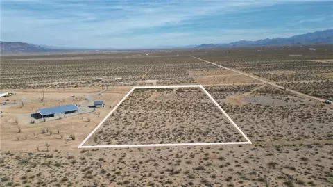 000 W Cielo Rd, Yucca, AZ 86438