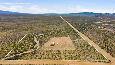 6490 W Hermit Dr, Golden Valley, AZ 86413
