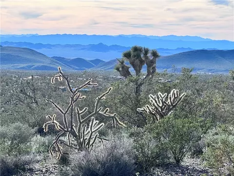 8145 W San Pablo Dr, White Hills, AZ 86445