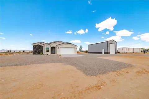 5875 W Burro Dr, Golden Valley, AZ 86413