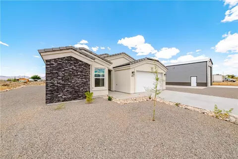 5875 W Burro Dr, Golden Valley, AZ 86413