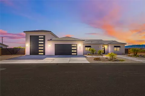572 E Border Ln, Mohave Valley, AZ 86440