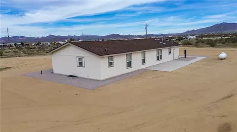 8996 W Palo Verde Rd, Dolan Springs, AZ 86441