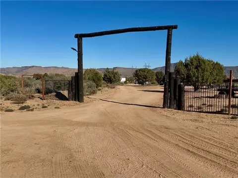 6806 N Frerichs Ranch Rd, Hackberry, AZ 86411