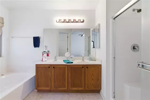 Bath - 3977 E Packard Ave, Kingman, AZ 86409 photo 1 of 3