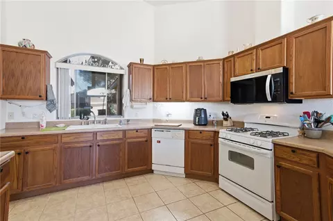Kitchen - 3977 E Packard Ave, Kingman, AZ 86409 photo 2 of 3