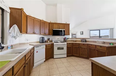 Kitchen - 3977 E Packard Ave, Kingman, AZ 86409 photo 3 of 3