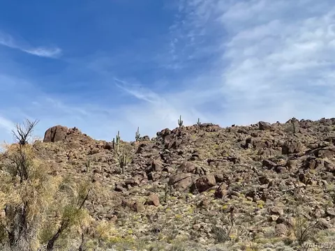 875 Spur Dr, Yucca, AZ 86438