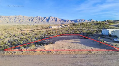 30390 N Separation Dr, Meadview, AZ 86444