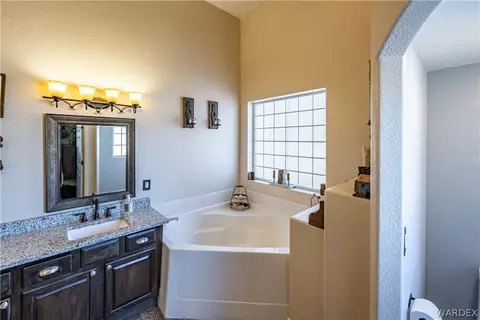 Bath - 1163 E Cactus Valley Dr, Kingman, AZ 86409 photo 1 of 3
