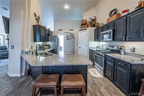 Kitchen - 1163 E Cactus Valley Dr, Kingman, AZ 86409 photo 3 of 5