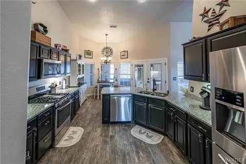 Kitchen - 1163 E Cactus Valley Dr, Kingman, AZ 86409 photo 4 of 5