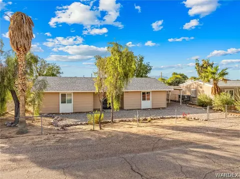 5390 Maricopa Dr, Topock, AZ 86436