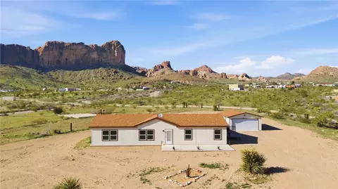 8616 W Chuar Dr, Golden Valley, AZ 86413