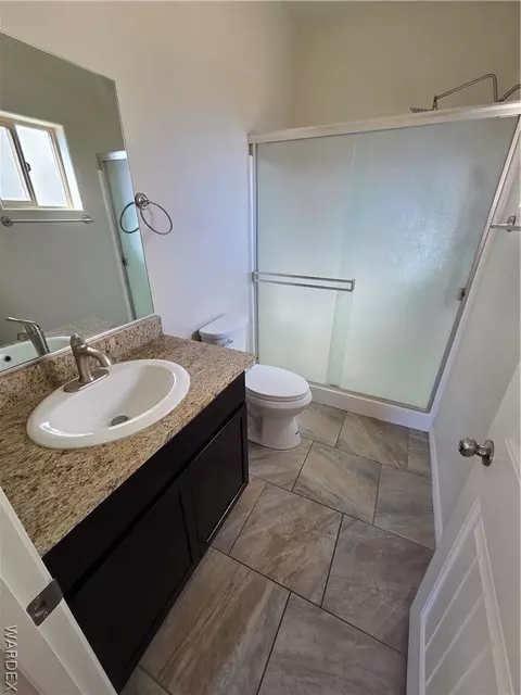 Bath - 3298 E Coarra Dr, Kingman, AZ 86409 photo 1 of 3