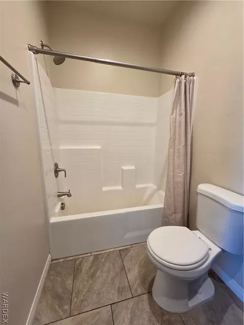 Bath - 3298 E Coarra Dr, Kingman, AZ 86409 photo 3 of 3