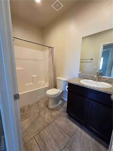 Bath - 3298 E Coarra Dr, Kingman, AZ 86409 photo 2 of 3