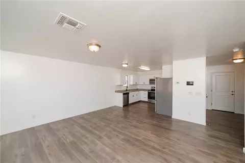 Living - 3677 E Koval Dr, Kingman, AZ 86409 photo 2 of 4
