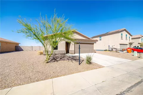 Exterior - 3677 E Koval Dr, Kingman, AZ 86409 photo 2 of 17