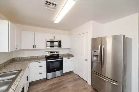 Kitchen - 3677 E Koval Dr, Kingman, AZ 86409 photo 2 of 3