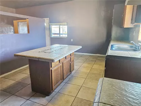 Kitchen - 3595 E Warbler Ln, Kingman, AZ 86409 photo 2 of 3