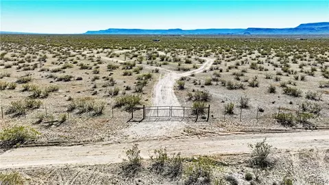 10 W Acres W Geronimo Dr, Golden Valley, AZ 86413