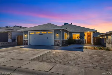 3665 N Irving St, Kingman, AZ 86409