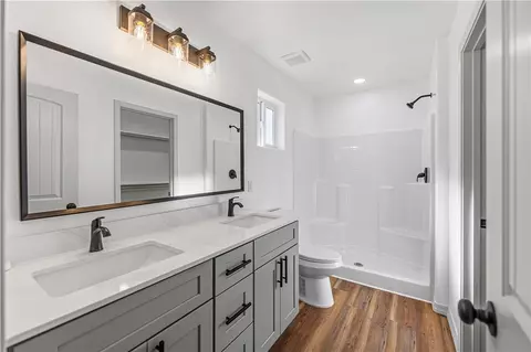 Bath - 3541 E Northern Ave, Kingman, AZ 86409 photo 1 of 2