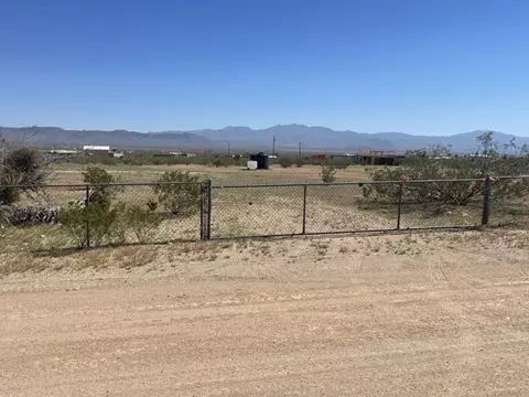 1534 S Elfrida Rd, Golden Valley, AZ 86413