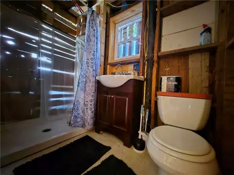 Bath - 809 Madison St, Kingman, AZ 86401 photo 1 of 2