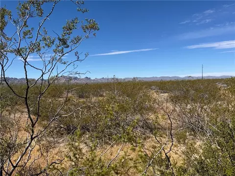 08025 W Encanto Dr, Golden Valley, AZ 86413