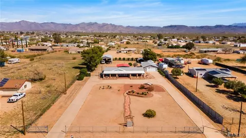 672 S Salt Rd, Golden Valley, AZ 86413