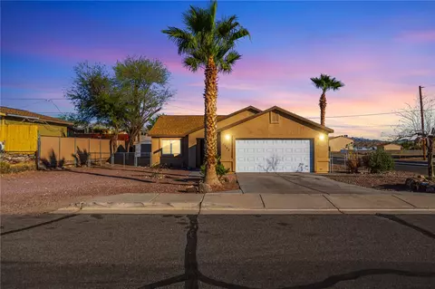 1365 Agate Ave, Bullhead City, AZ 86442
