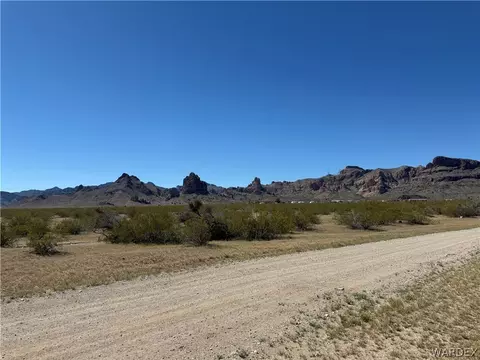 001 Arthurs Way, Golden Valley, AZ 86413