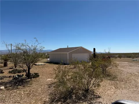 7910 W Unkar Dr, Golden Valley, AZ 86413