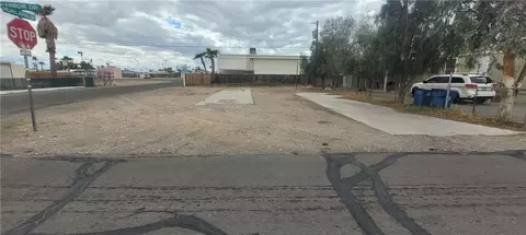 568 Harbor Dr, Bullhead City, AZ 86442