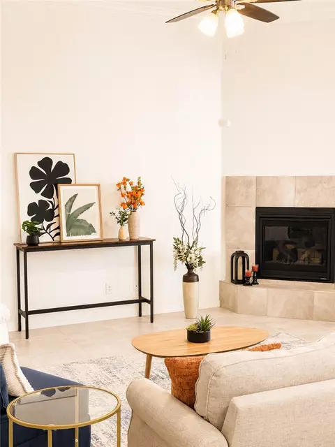 Living - 3391 Amanda Ave, Kingman, AZ 86401 photo 2 of 4