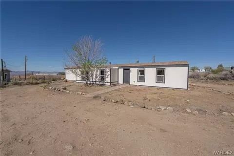 4290 N Smoketree Rd, Golden Valley, AZ 86413