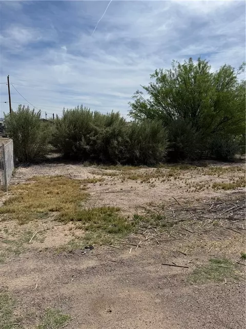 10574 S Tropics Rd, Mohave Valley, AZ 86440
